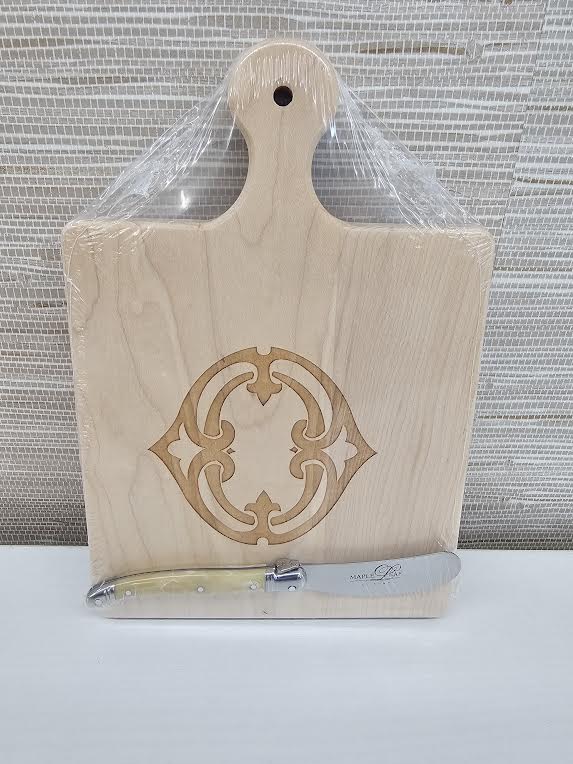 MAPLE LEAF Initial Cutting Board