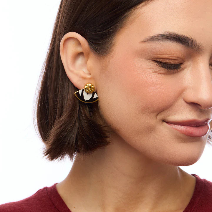 BRACKISH GREYBULL STUD EARRING